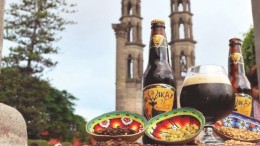 Fundacion Mexico con Valores en Nayarit reconoce a Alberto Arcadia y Paul Sotelo por su cerveza artesanal Wika