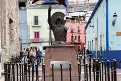 Monumento-a-Don-Quijote-Cosmico